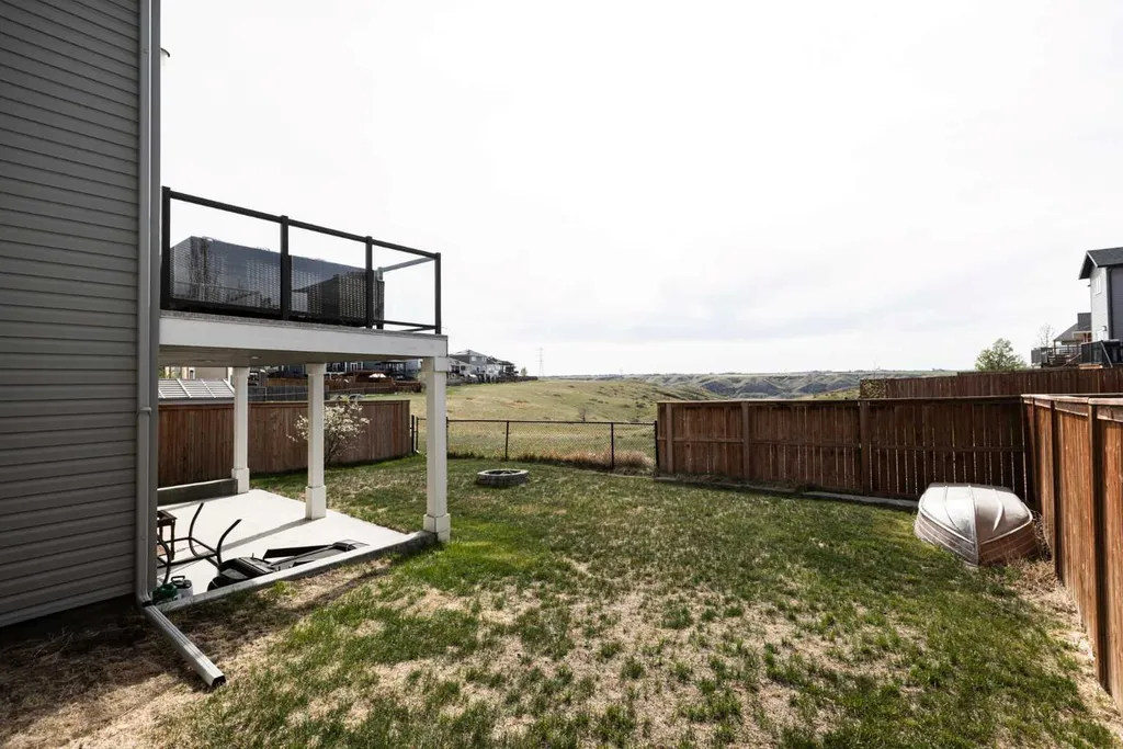 914 Maydell Palmer Vista N Lethbridge AB T1H 7B7