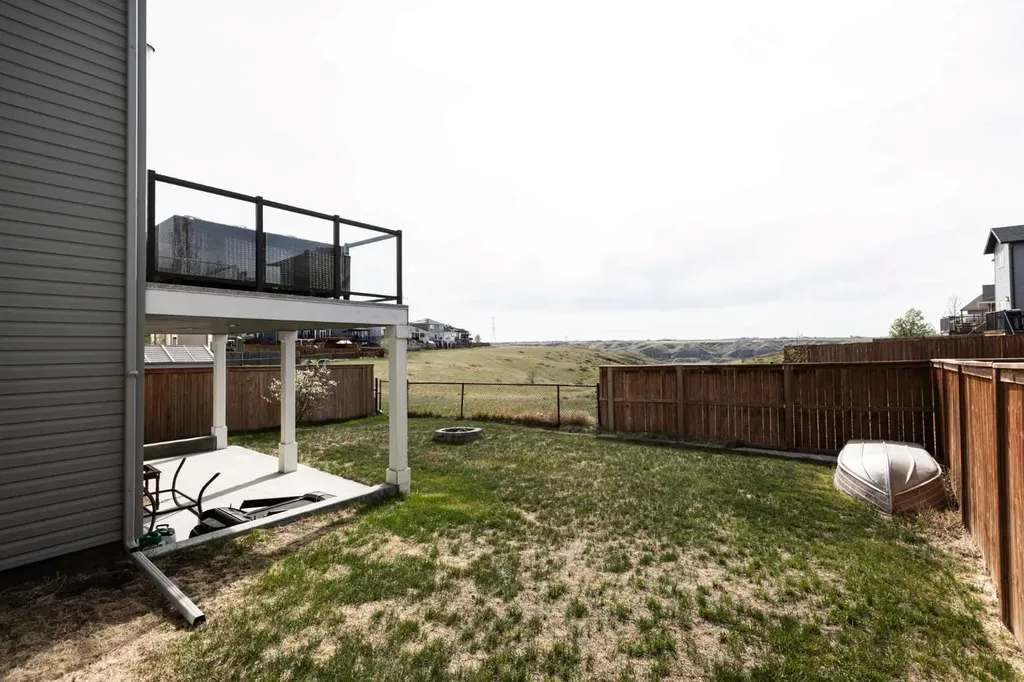 914 Maydell Palmer Vista N Lethbridge AB T1H 7B7
