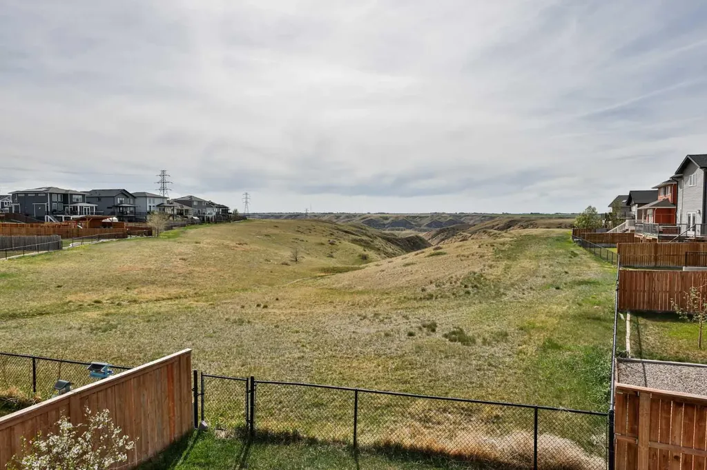 914 Maydell Palmer Vista N Lethbridge AB T1H 7B7