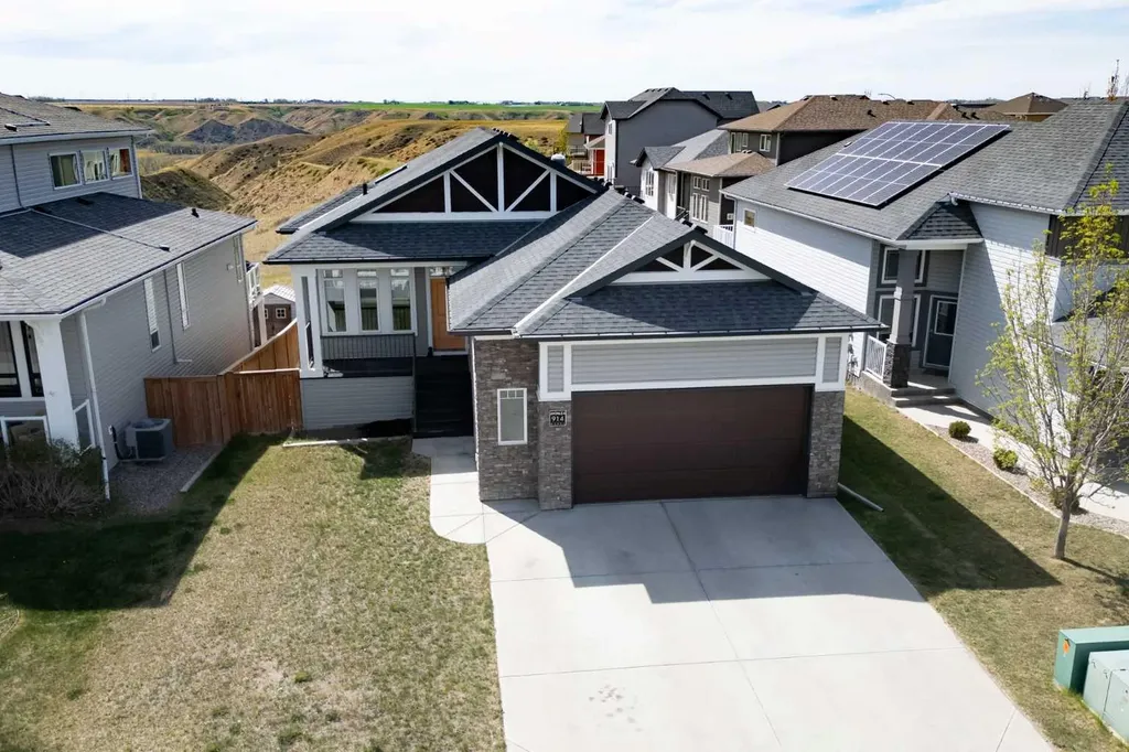 914 Maydell Palmer Vista N Lethbridge AB T1H 7B7