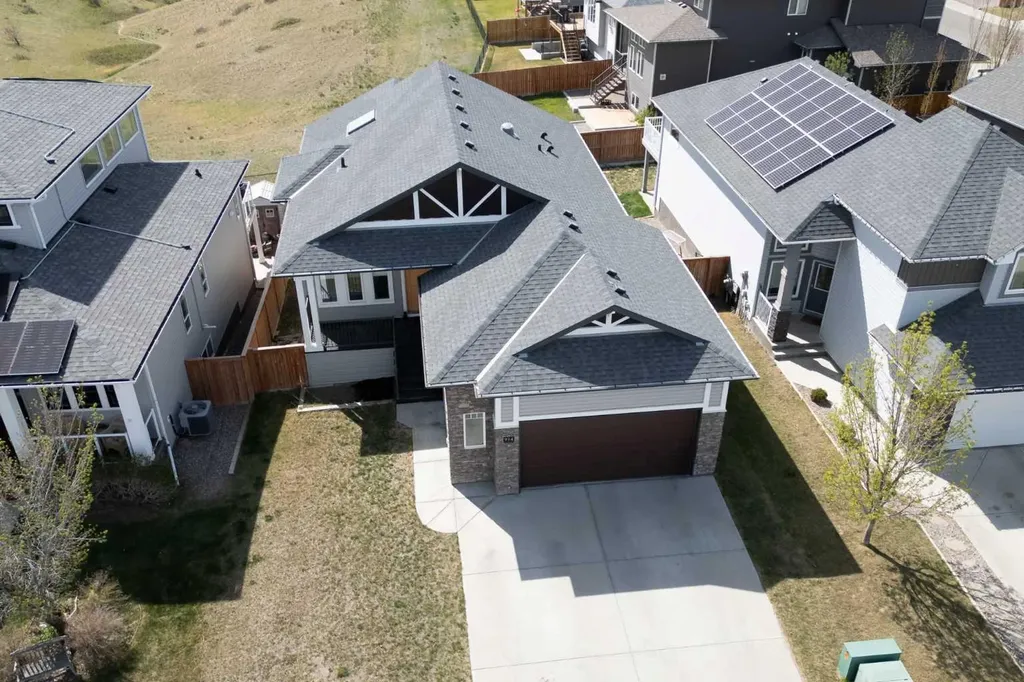 914 Maydell Palmer Vista N Lethbridge AB T1H 7B7