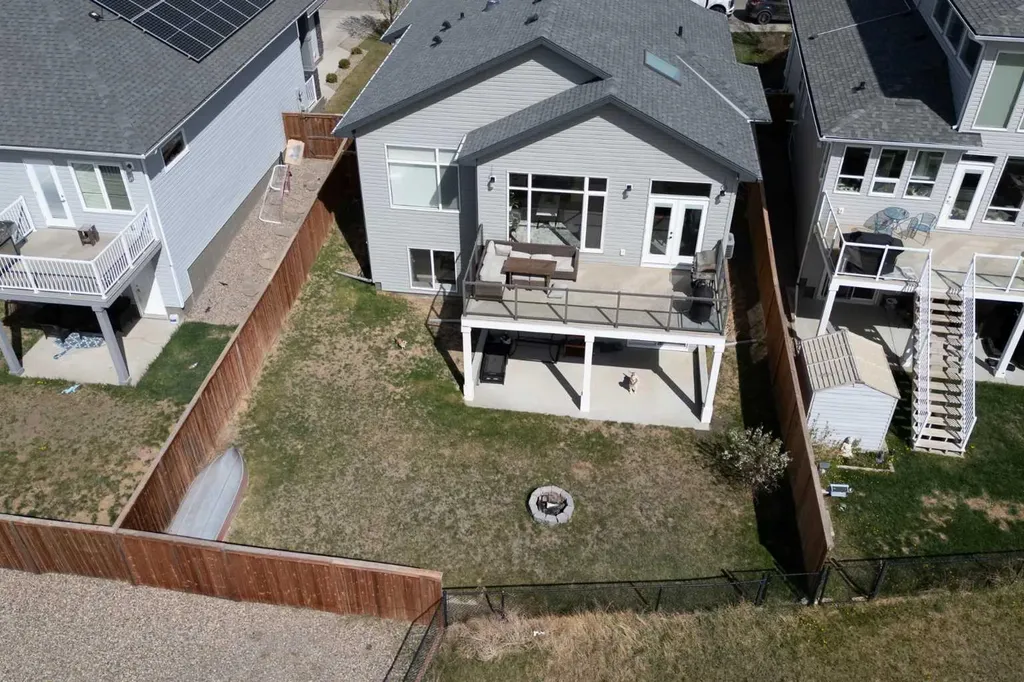 914 Maydell Palmer Vista N Lethbridge AB T1H 7B7