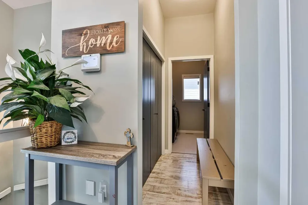 914 Maydell Palmer Vista N Lethbridge AB T1H 7B7