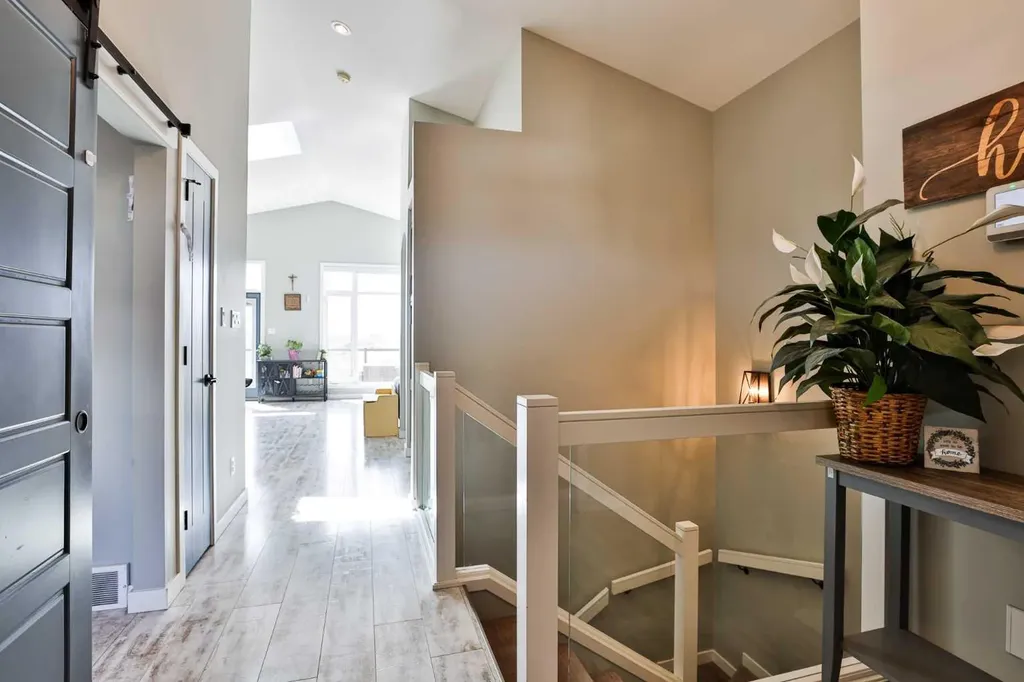 914 Maydell Palmer Vista N Lethbridge AB T1H 7B7