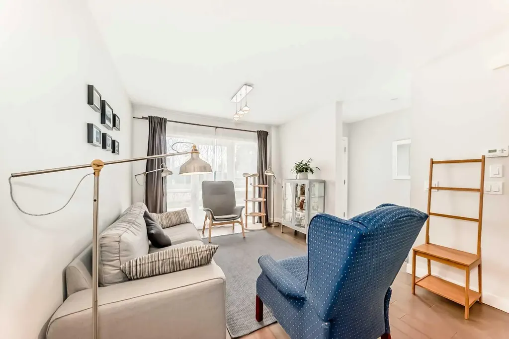 67 30 Avenue SW Calgary AB T2S2Y4