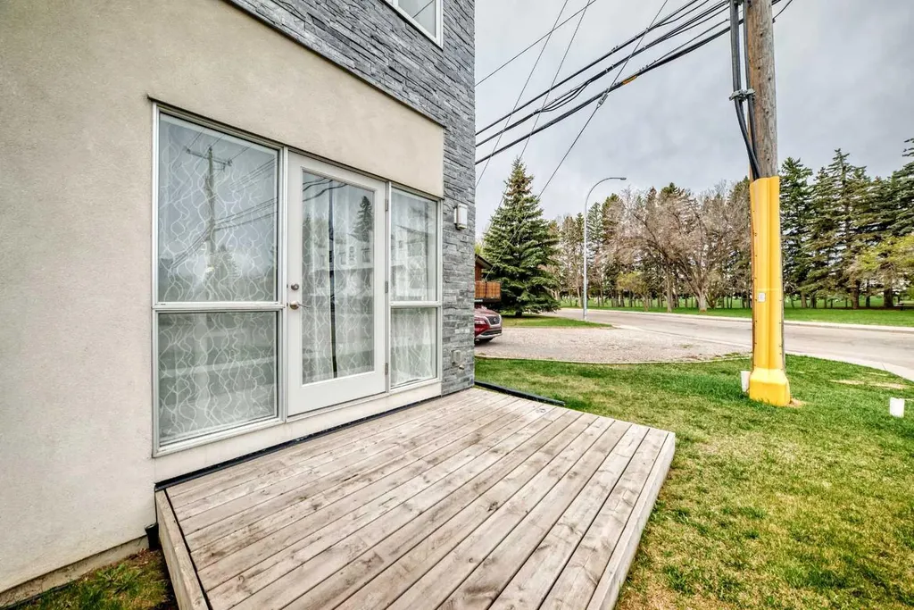 67 30 Avenue SW Calgary AB T2S2Y4