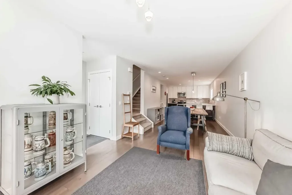 67 30 Avenue SW Calgary AB T2S2Y4