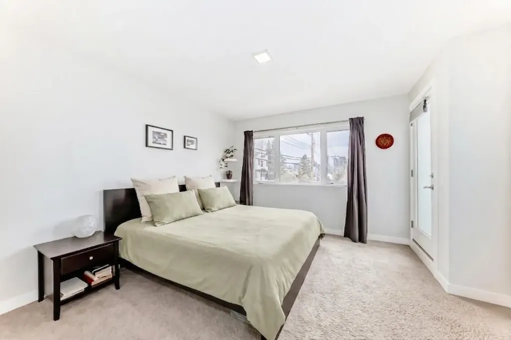 67 30 Avenue SW Calgary AB T2S2Y4