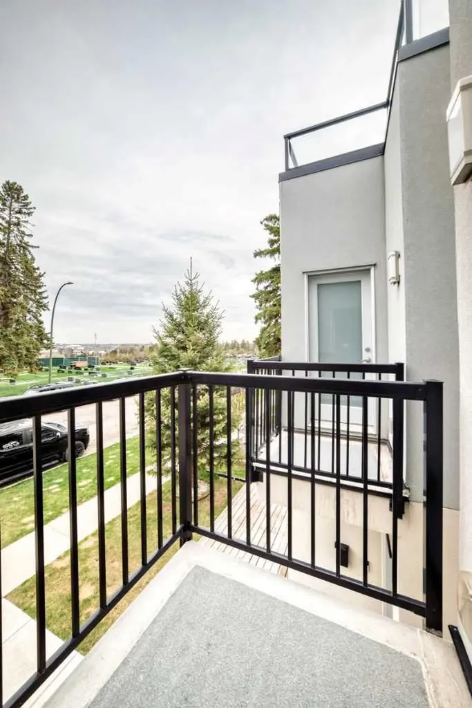 67 30 Avenue SW Calgary AB T2S2Y4
