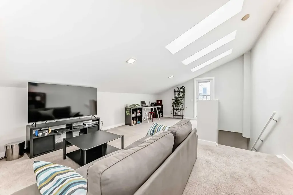 67 30 Avenue SW Calgary AB T2S2Y4