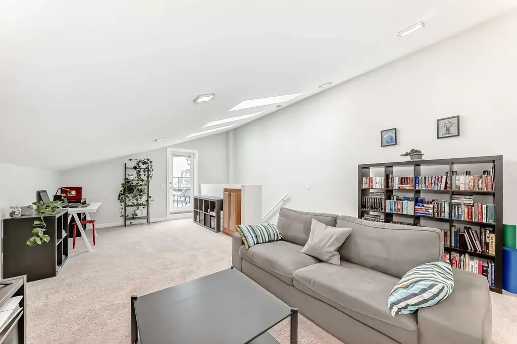 67 30 Avenue SW Calgary AB T2S2Y4