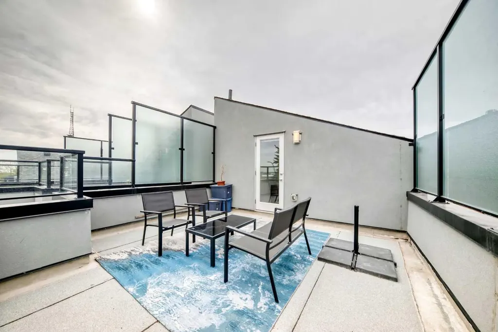 67 30 Avenue SW Calgary AB T2S2Y4