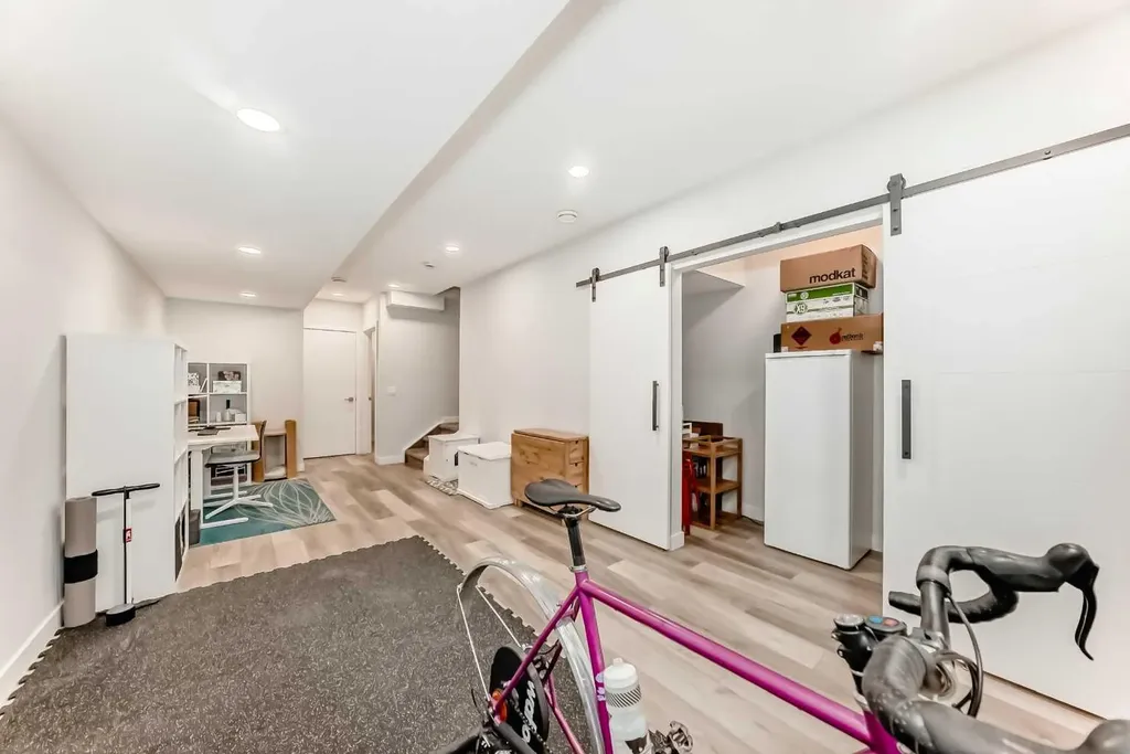 67 30 Avenue SW Calgary AB T2S2Y4