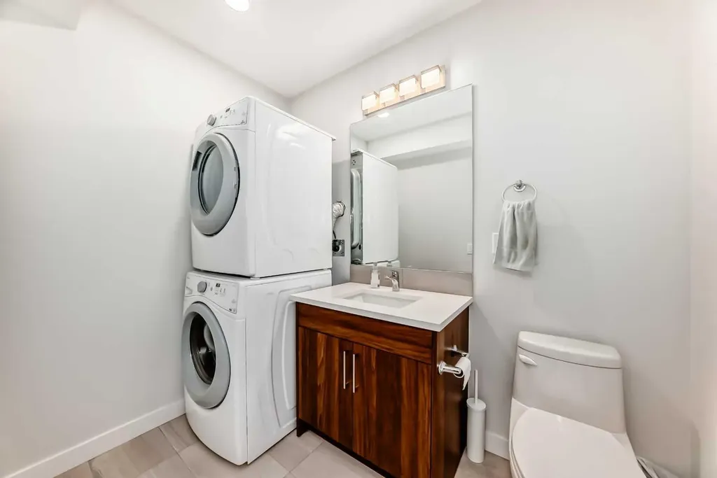 67 30 Avenue SW Calgary AB T2S2Y4