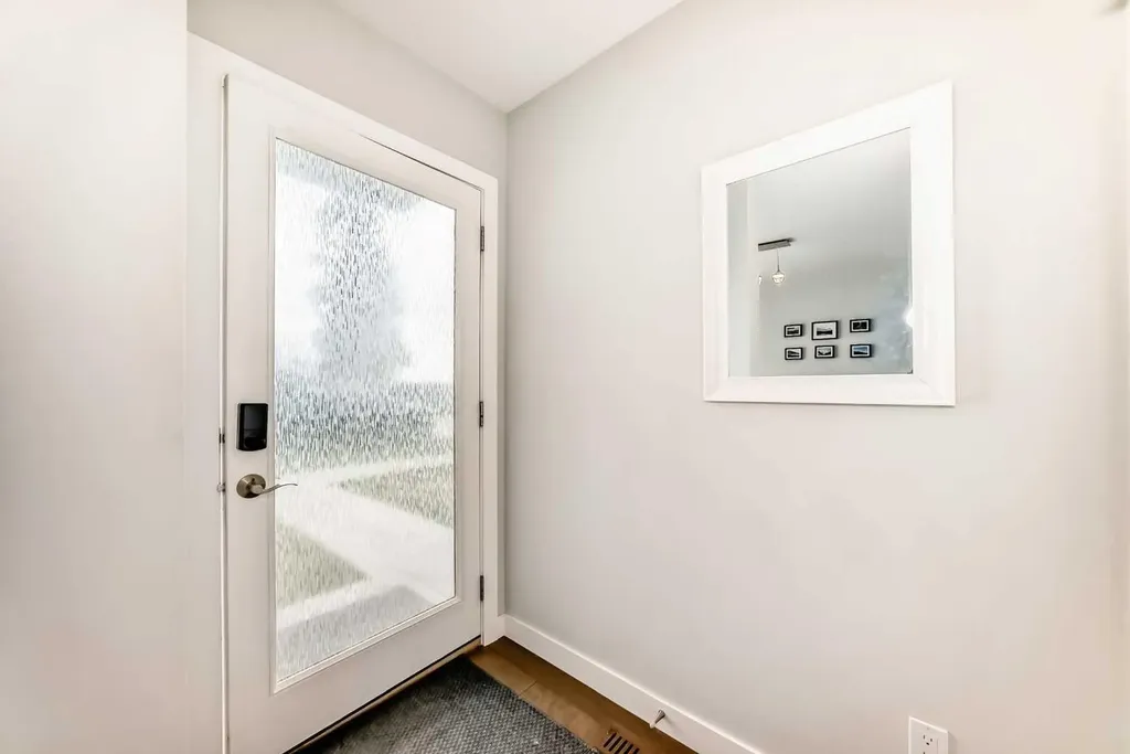67 30 Avenue SW Calgary AB T2S2Y4