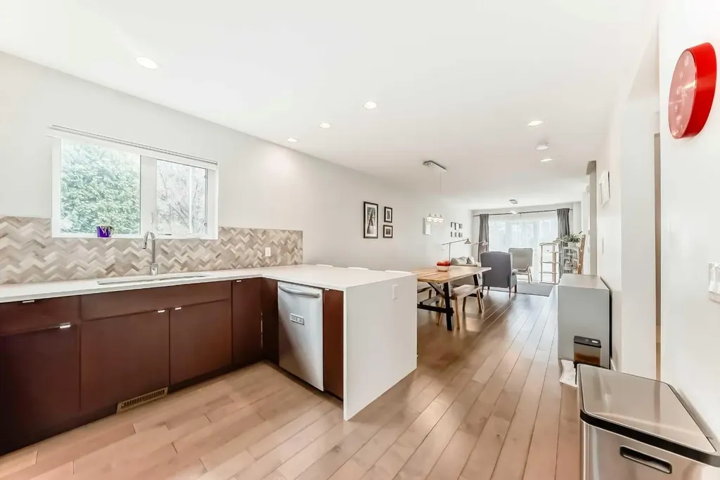 67 30 Avenue SW Calgary AB T2S2Y4