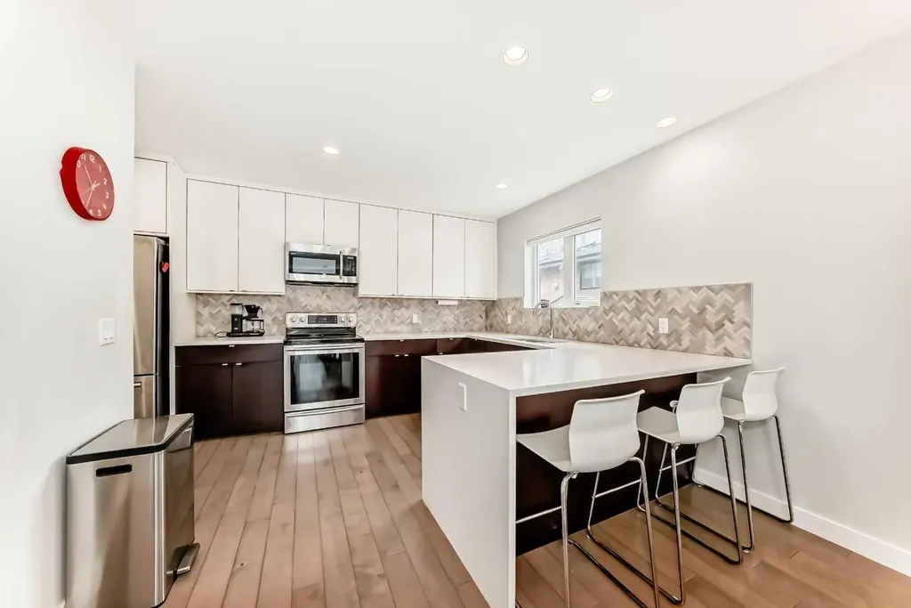 67 30 Avenue SW Calgary AB T2S2Y4