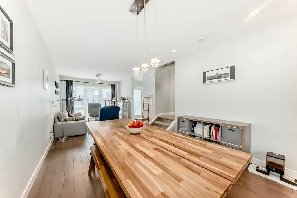 67 30 Avenue SW Calgary AB T2S2Y4