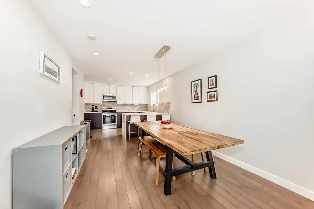 67 30 Avenue SW Calgary AB T2S2Y4