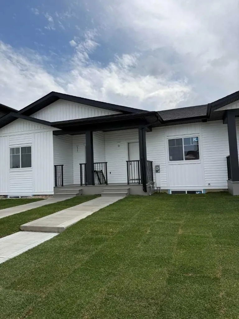 9 Gray Close Sylvan Lake AB T4S0W4