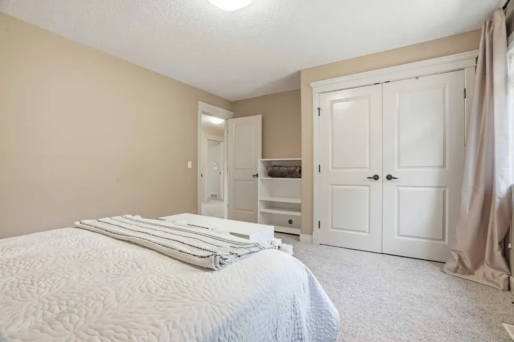 149 Aspen Glen Place SW Calgary AB T3H 0E8