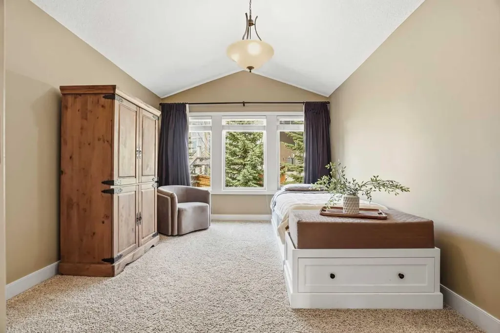 149 Aspen Glen Place SW Calgary AB T3H 0E8