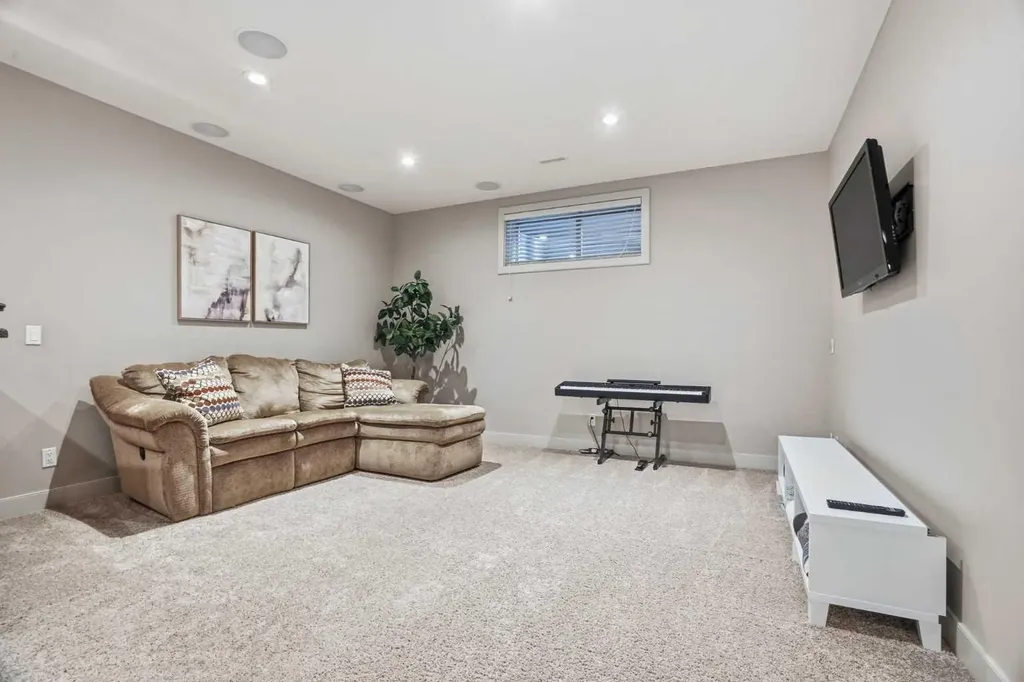 149 Aspen Glen Place SW Calgary AB T3H 0E8