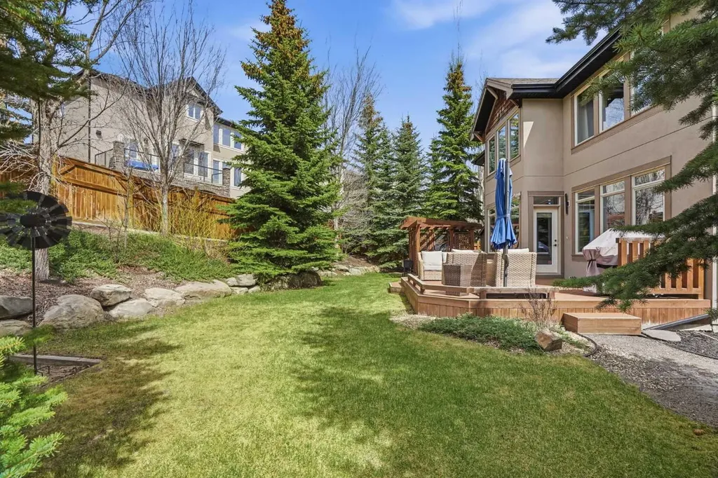 149 Aspen Glen Place SW Calgary AB T3H 0E8
