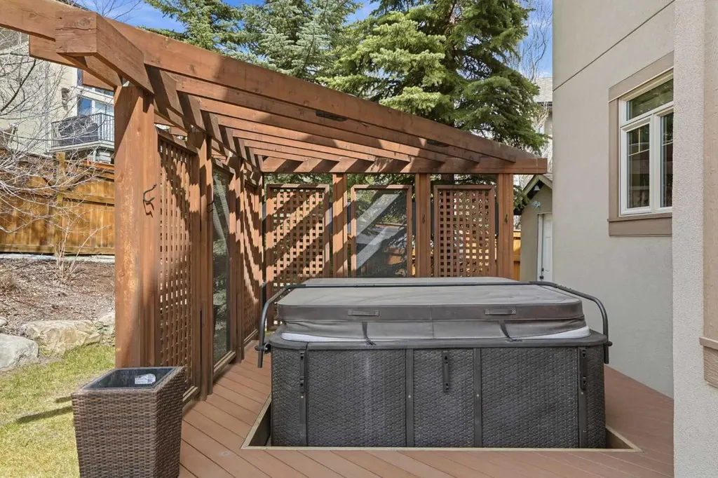 149 Aspen Glen Place SW Calgary AB T3H 0E8