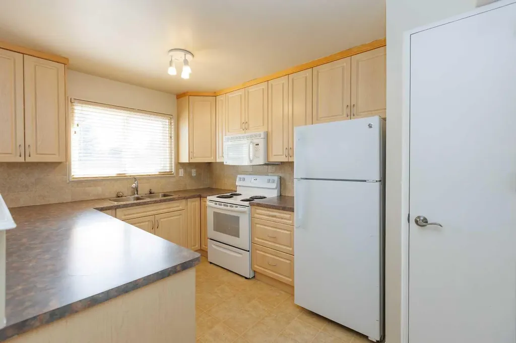 3907 39 Street Red Deer AB T4N 0M6