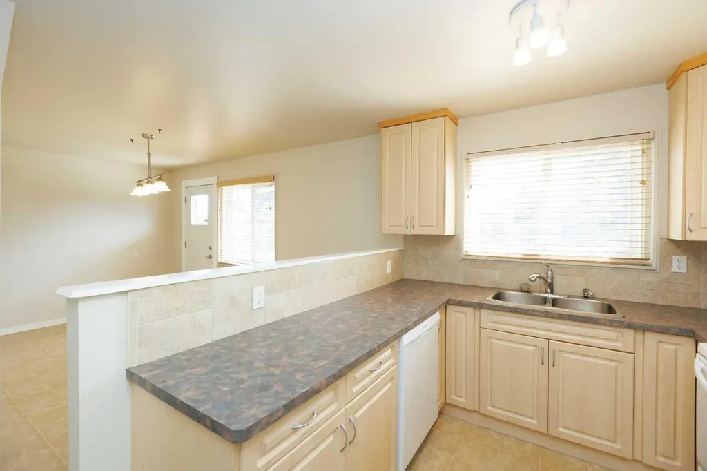 3907 39 Street Red Deer AB T4N 0M6