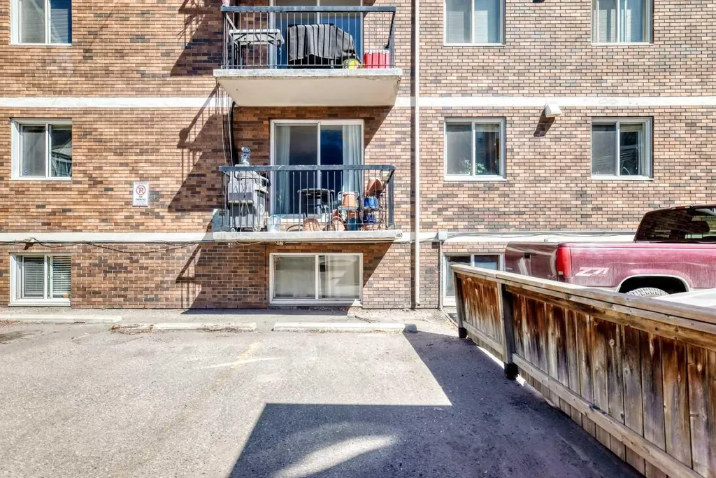 835 18 Avenue SW Calgary AB T2T 0G9