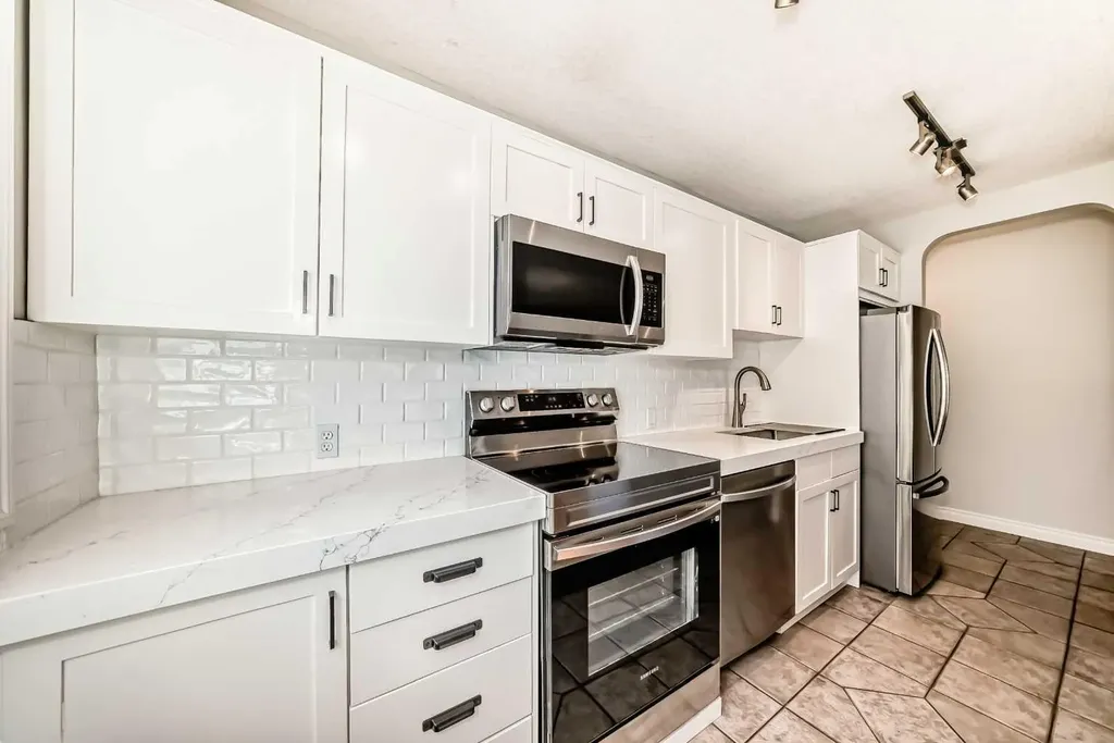 835 18 Avenue SW Calgary AB T2T 0G9
