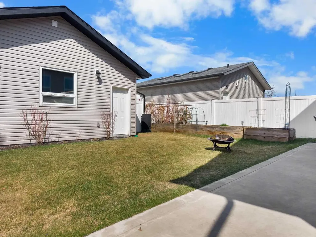135 Stephenson Crescent Red Deer AB T4R 0L6