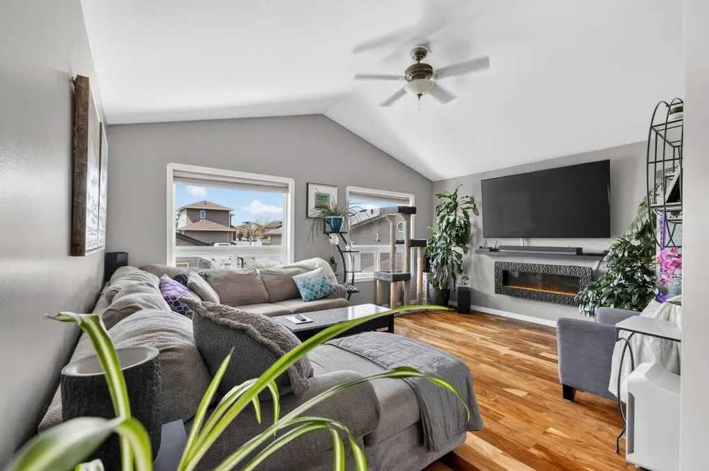 135 Stephenson Crescent Red Deer AB T4R 0L6