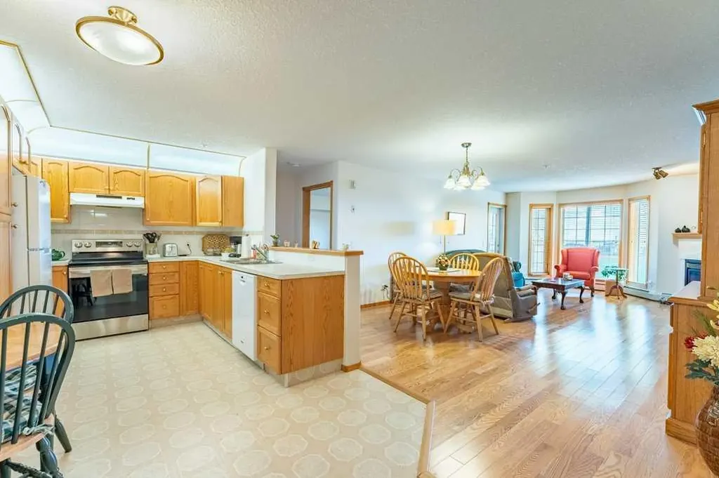 728 Country Hills Road NW Calgary AB T3K 5K8