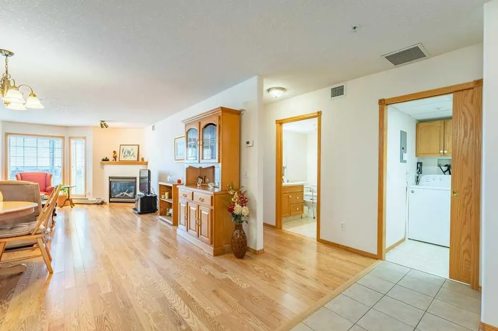 728 Country Hills Road NW Calgary AB T3K 5K8