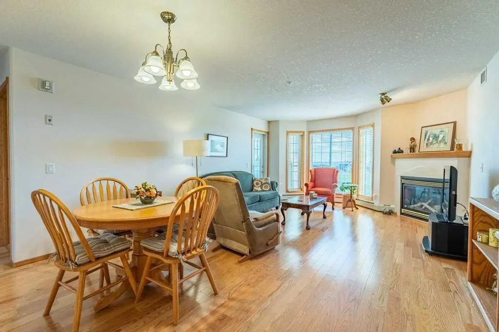 728 Country Hills Road NW Calgary AB T3K 5K8