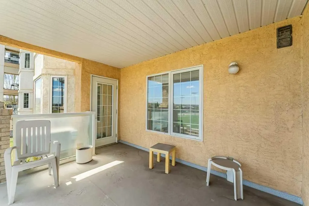 728 Country Hills Road NW Calgary AB T3K 5K8