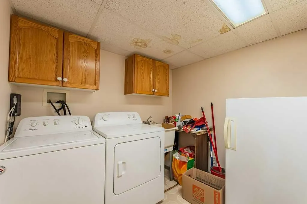 728 Country Hills Road NW Calgary AB T3K 5K8