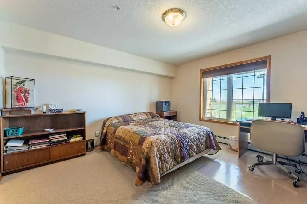 728 Country Hills Road NW Calgary AB T3K 5K8