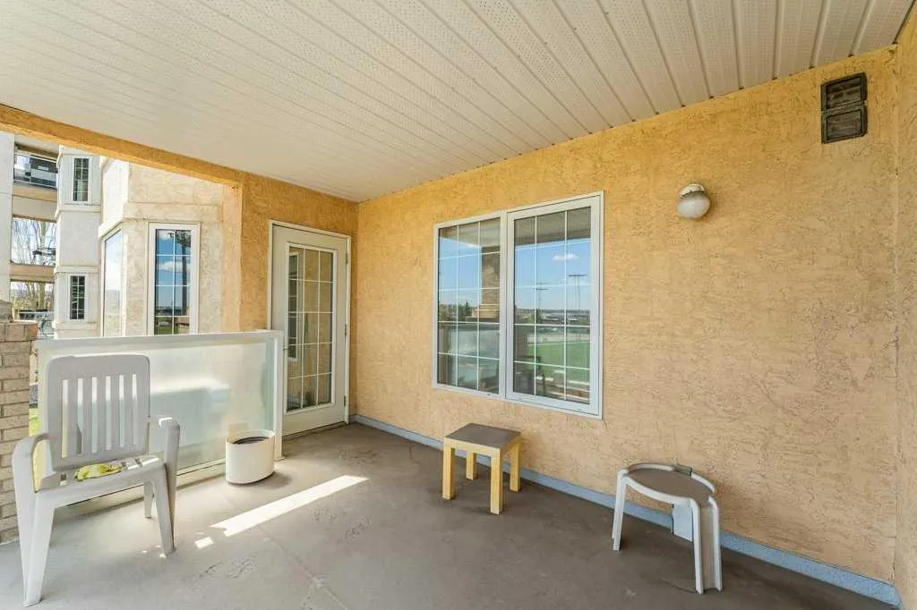728 Country Hills Road NW Calgary AB T3K 5K8