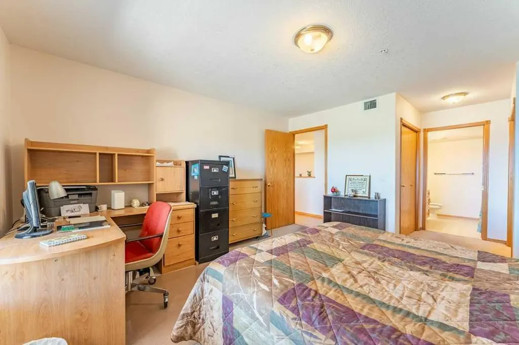 728 Country Hills Road NW Calgary AB T3K 5K8