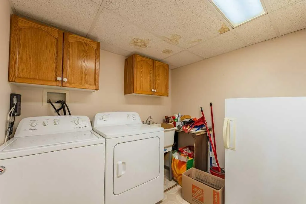 728 Country Hills Road NW Calgary AB T3K 5K8