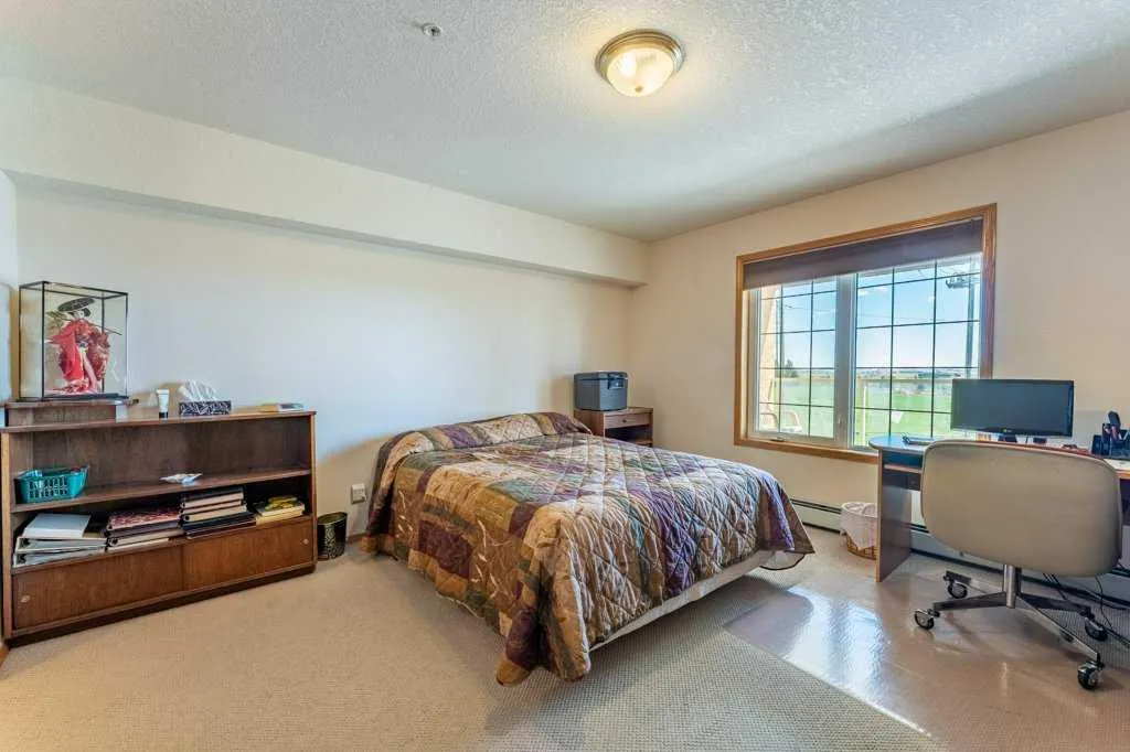 728 Country Hills Road NW Calgary AB T3K 5K8
