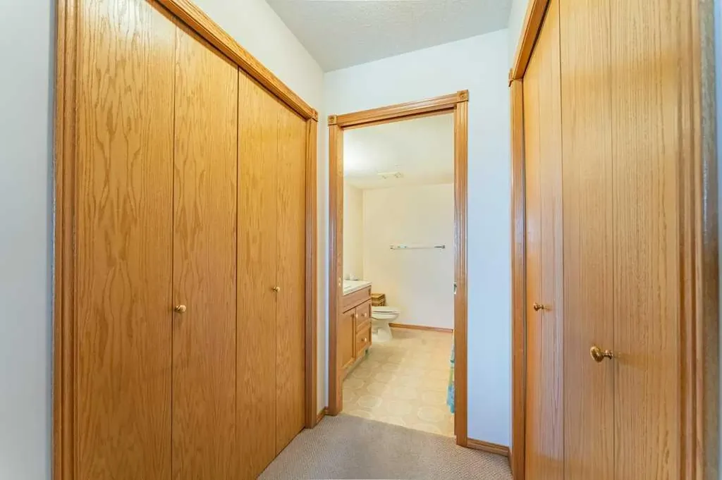 728 Country Hills Road NW Calgary AB T3K 5K8