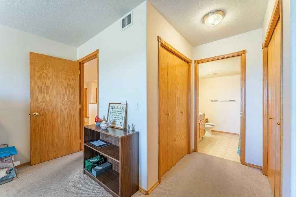 728 Country Hills Road NW Calgary AB T3K 5K8