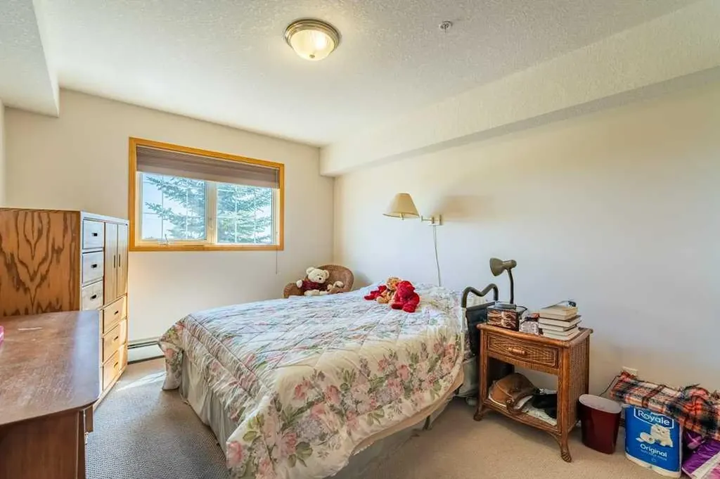 728 Country Hills Road NW Calgary AB T3K 5K8