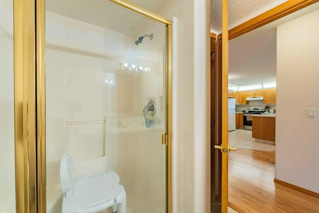 728 Country Hills Road NW Calgary AB T3K 5K8
