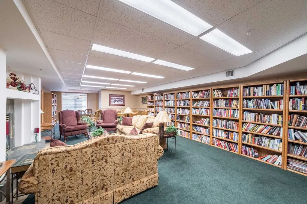 728 Country Hills Road NW Calgary AB T3K 5K8